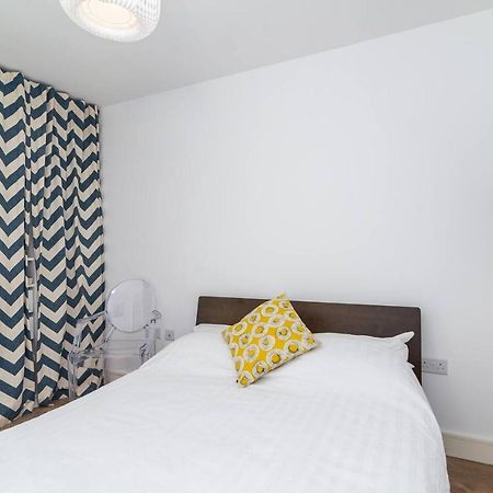 Joivy Lovely Studio Flat With Terrace In Southeast Londra Exterior foto