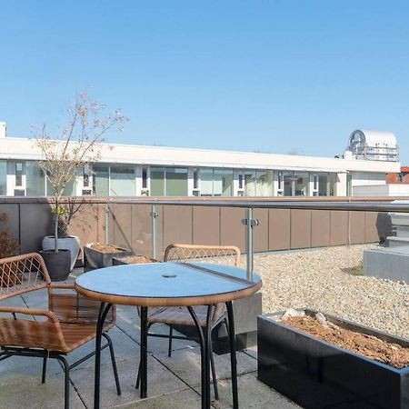 Joivy Lovely Studio Flat With Terrace In Southeast Londra Exterior foto