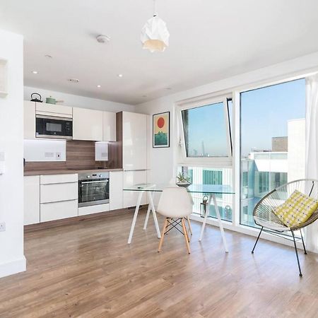 Joivy Lovely Studio Flat With Terrace In Southeast Londra Exterior foto