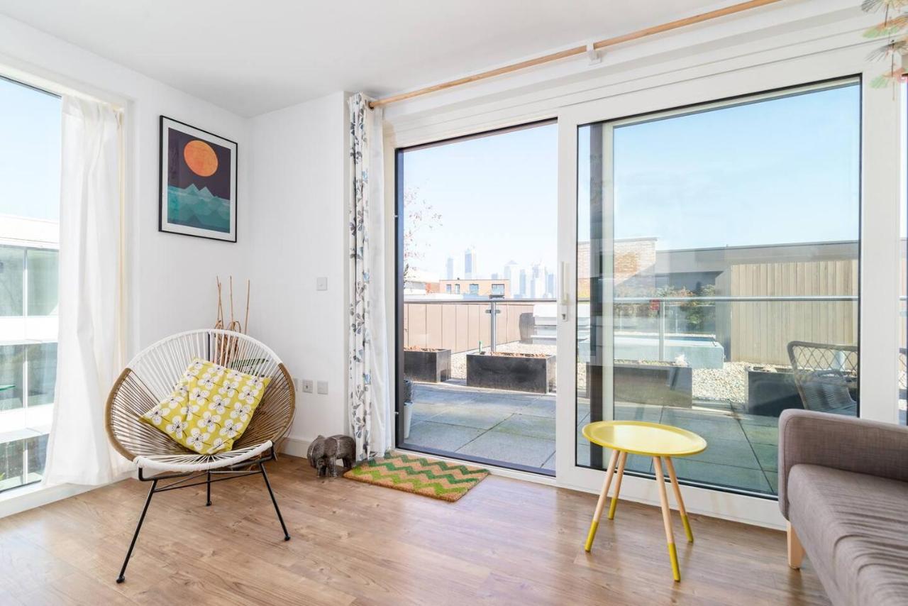 Joivy Lovely Studio Flat With Terrace In Southeast Londra Exterior foto