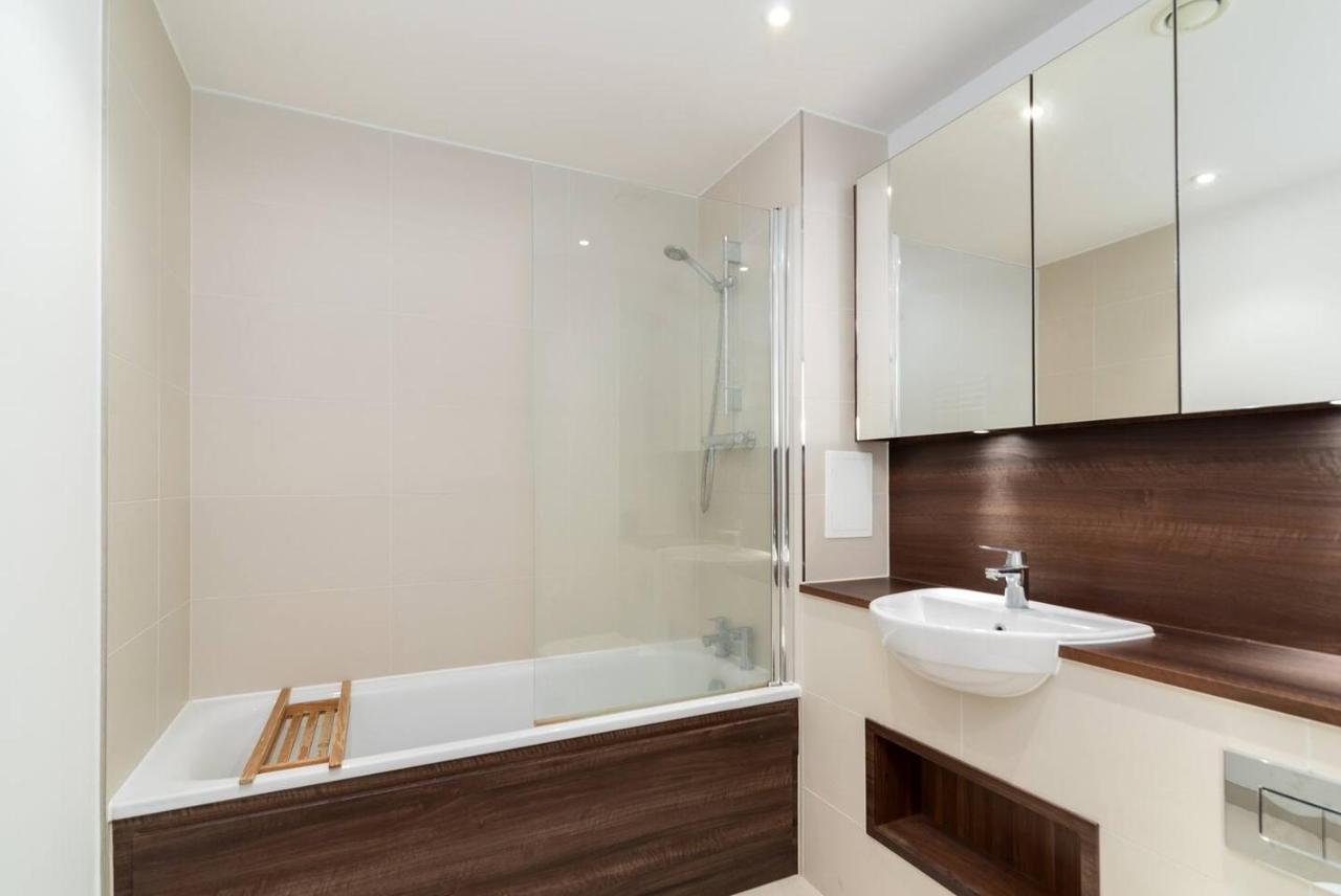 Joivy Lovely Studio Flat With Terrace In Southeast Londra Exterior foto