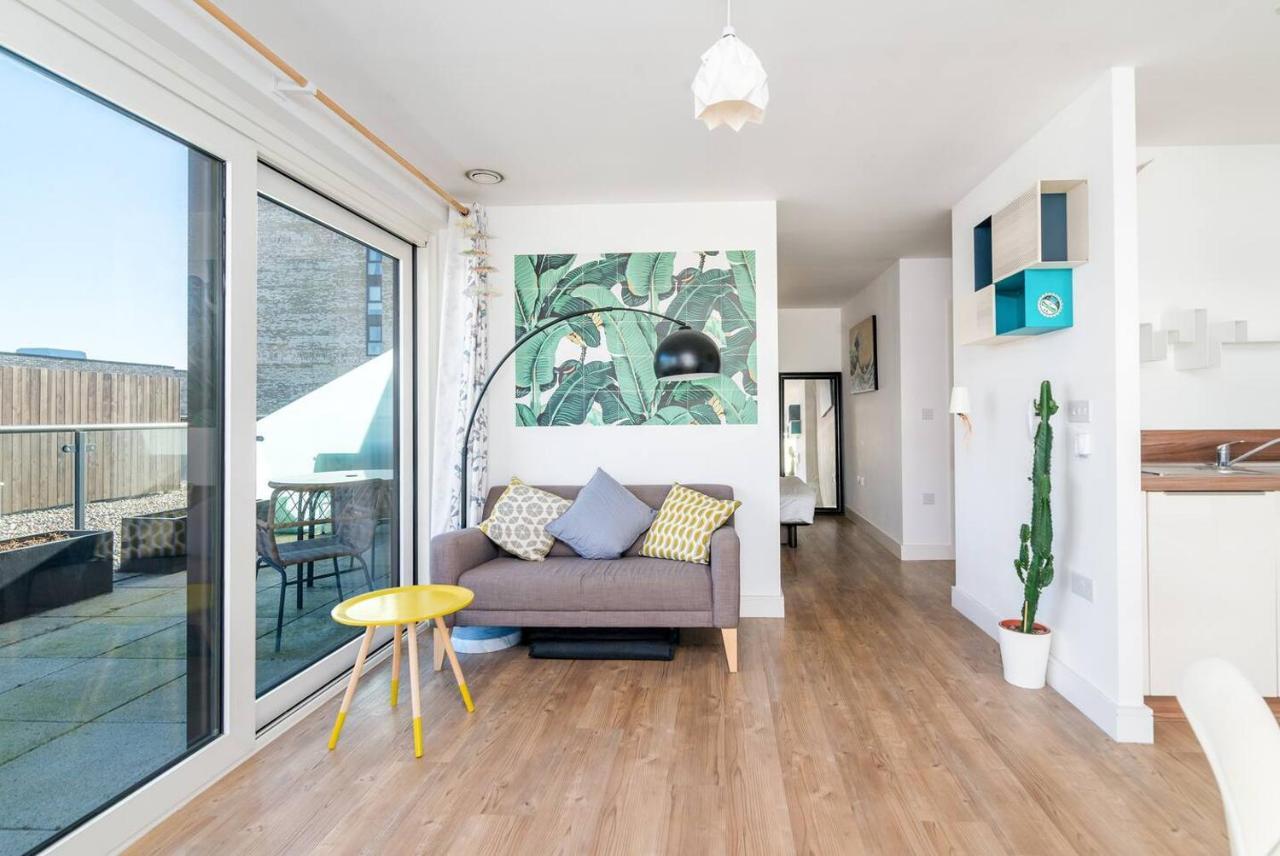 Joivy Lovely Studio Flat With Terrace In Southeast Londra Exterior foto