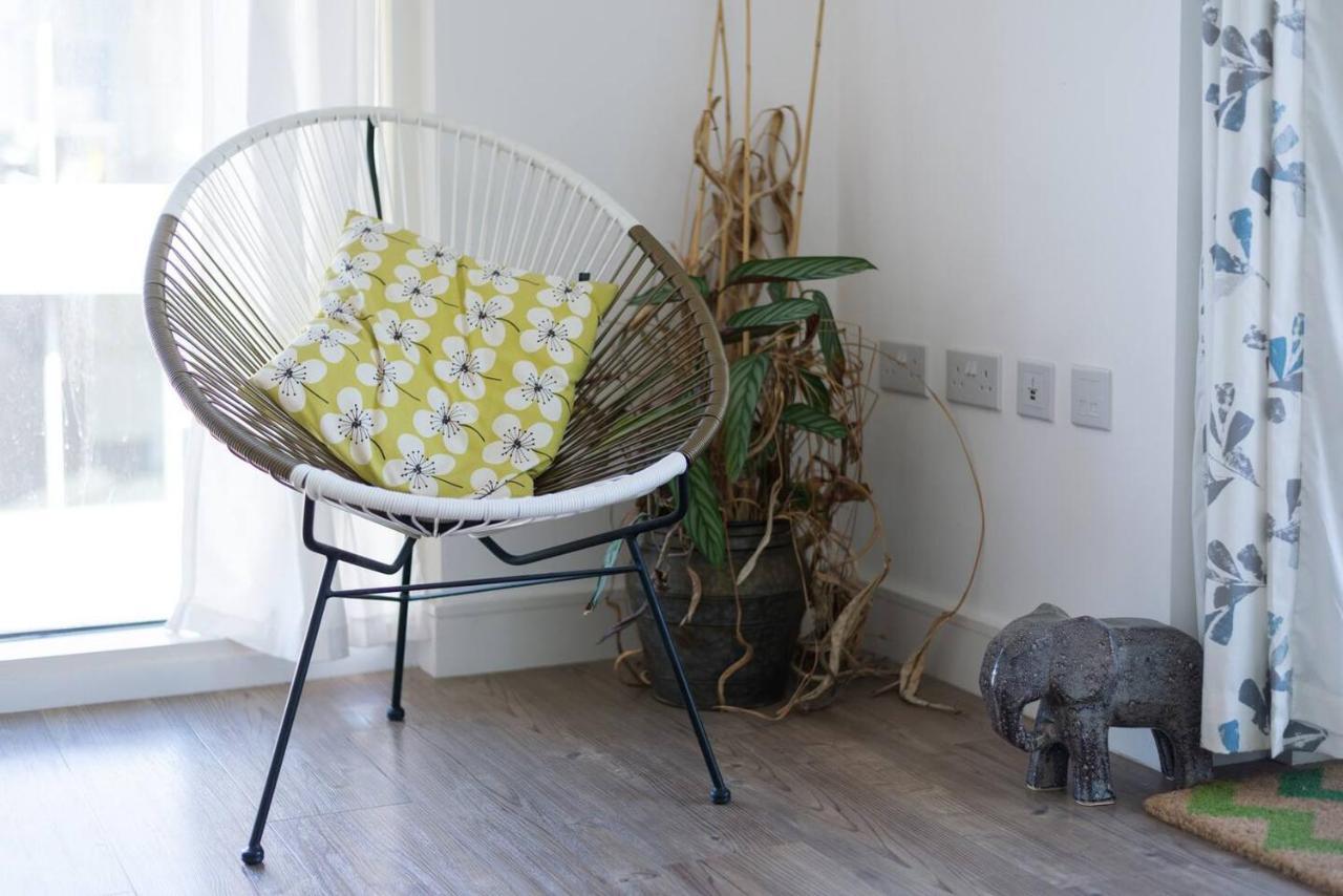 Joivy Lovely Studio Flat With Terrace In Southeast Londra Exterior foto